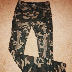 super skinny & ripped camo jeans